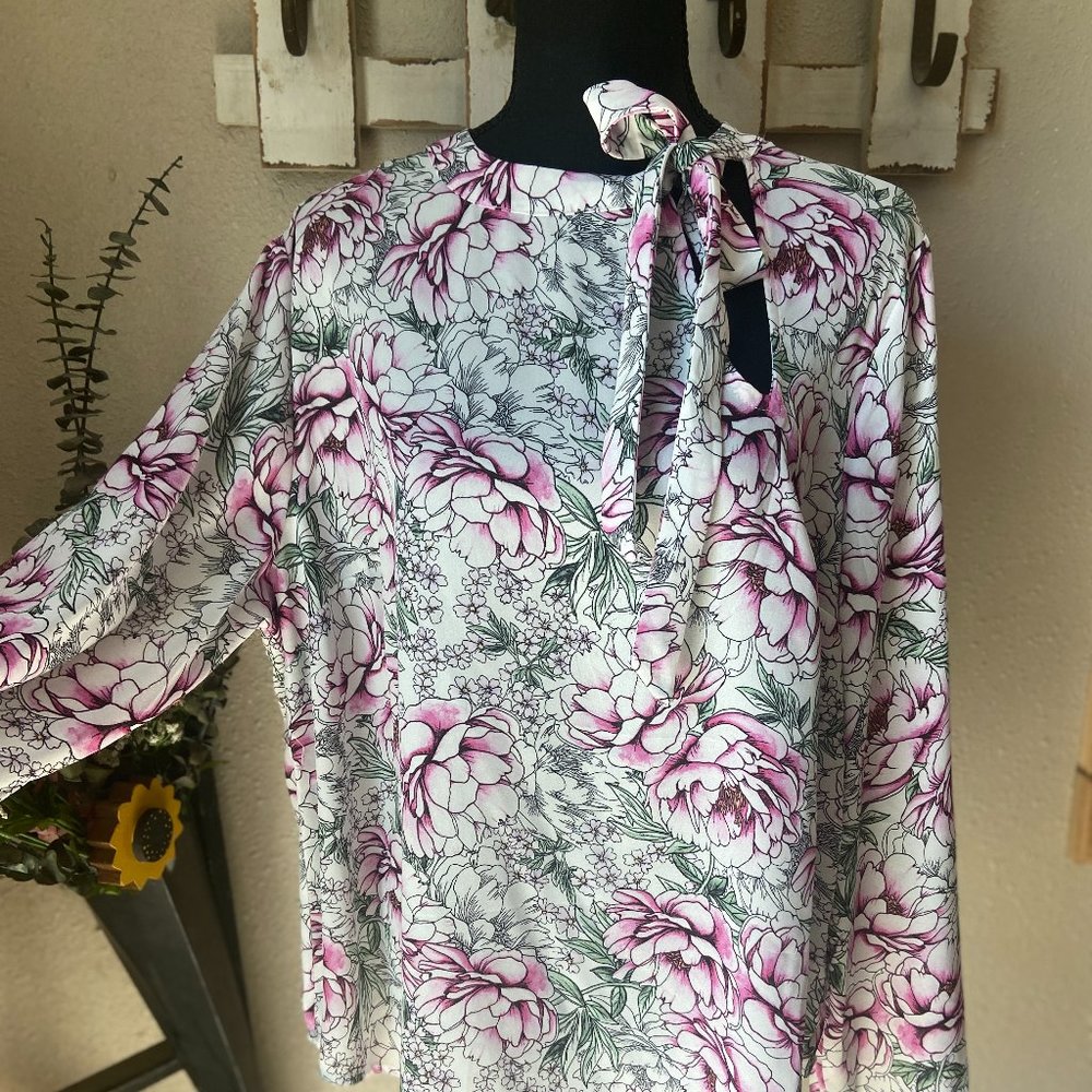 NWT Torrid White Long Sleeve Floral Blouse Neck Tie Detail Torrid Size 0(L/XL)